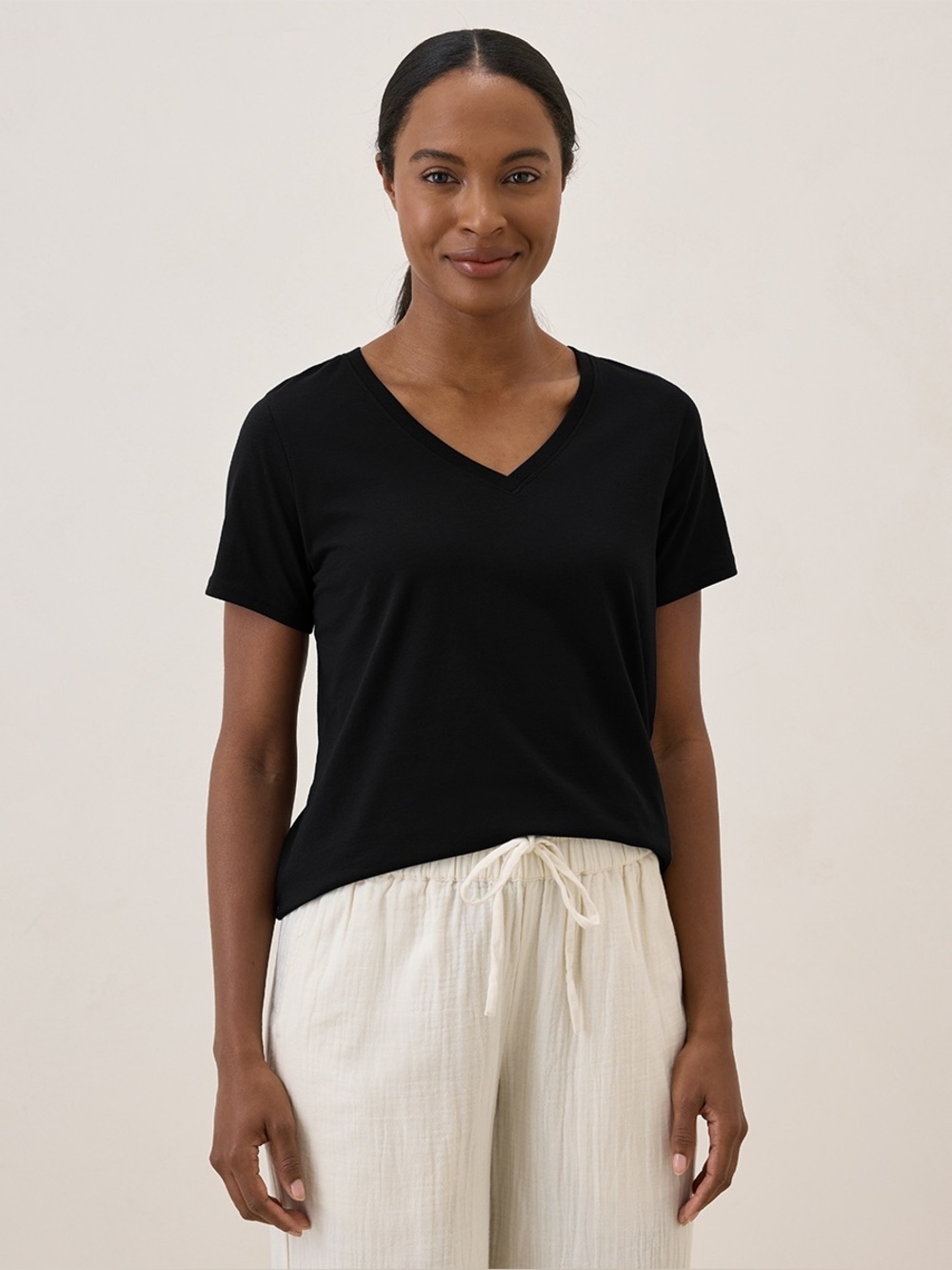 ‼️EUC: Pact Organic Black Short Sleeve V-Neck T-Shirt - M